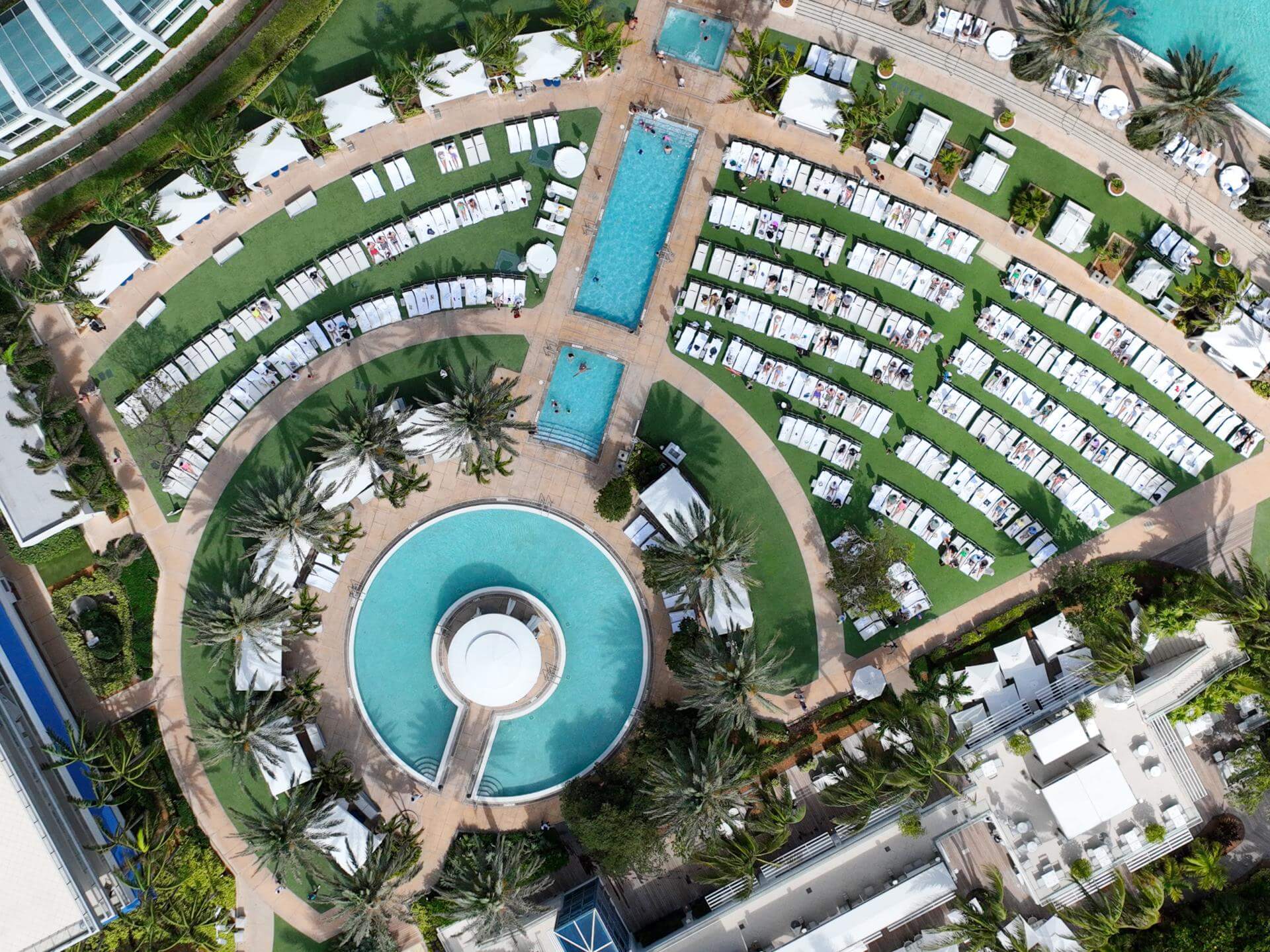 Fontainebleau Miami Beach luxury hotel with iconic oceanfront pool, celebrity guests, LIV nightclub, Hakkasan dining, and Miami beachfront activities.