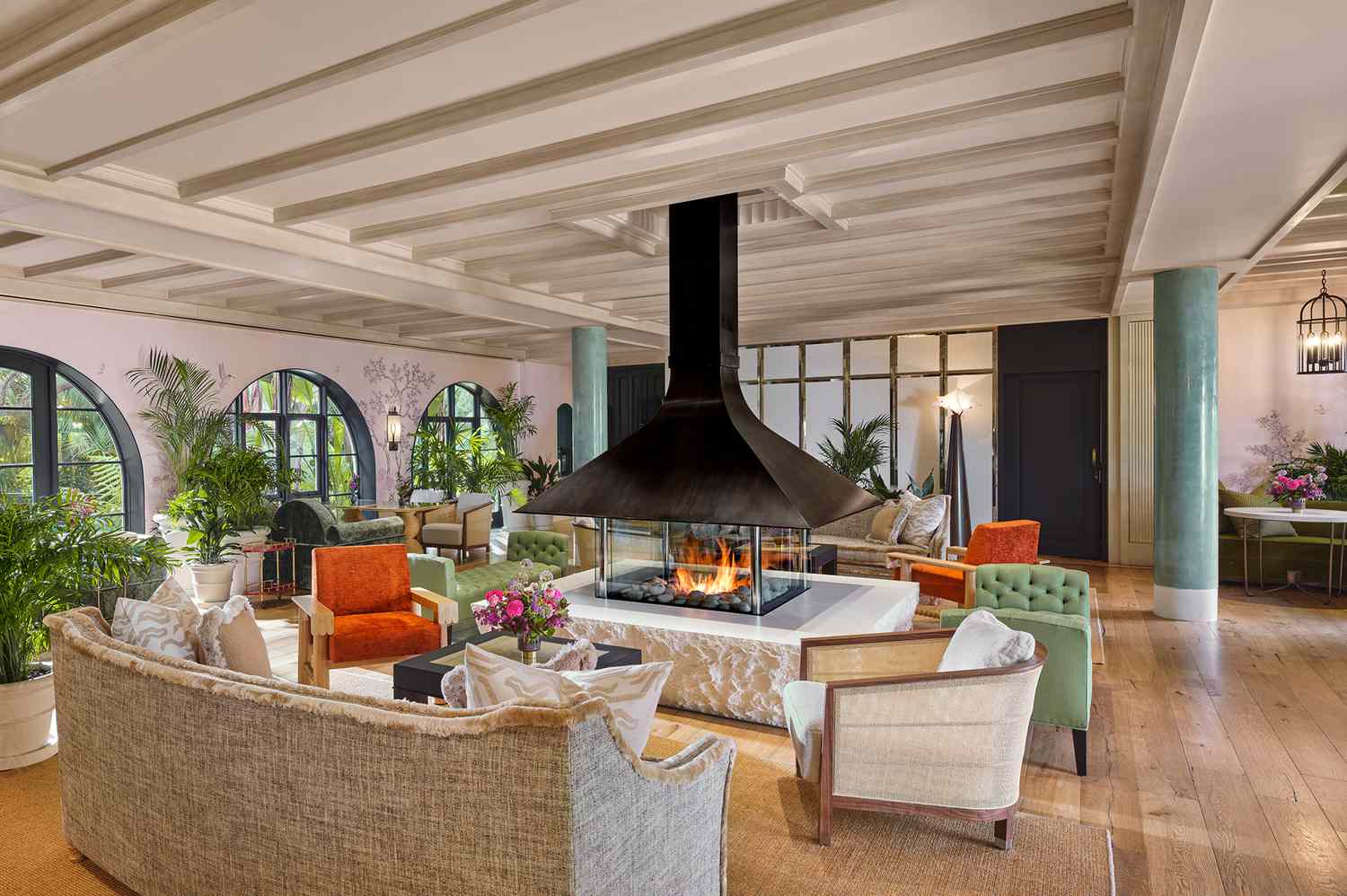 Hotel Bel-Air Los Angeles luxury hotel set within private gardens, showcasing one of the best hotels in Los Angeles, a five-star boutique stay and Los Angeles California luxury hotel for travelers deciding where to stay in Los Angeles.