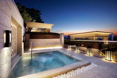 The Shilla Seoul Hotel | Shilla Seoul | Shilla Hotel Seoul | Best Luxury Hotels Seoul | South Korea Top Luxury Hotels | Best Wellness Retreats Seoul | five-star hotels Seoul | luxury wellness retreats Seoul | best wellness hotels Seoul | private spa Seoul hotel | premium suites Seoul | ultra-luxe suites Seoul | top-rated hotels in Seoul | longevity treatments Seoul | modern luxury hotel Seoul | Seoul business luxury hotel | Best hotels South Korea | Jetset Select