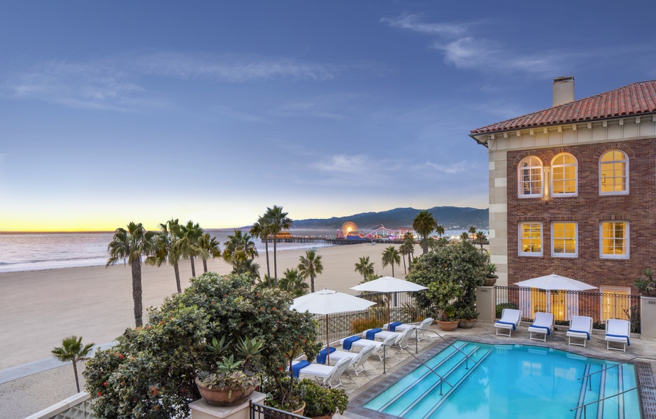 Luxury beachfront hotel in Los Angeles overlooking the Pacific Ocean, showcasing elegant oceanfront resort design, modern suites, and scenic views of Santa Monica Beach and the California coastline.