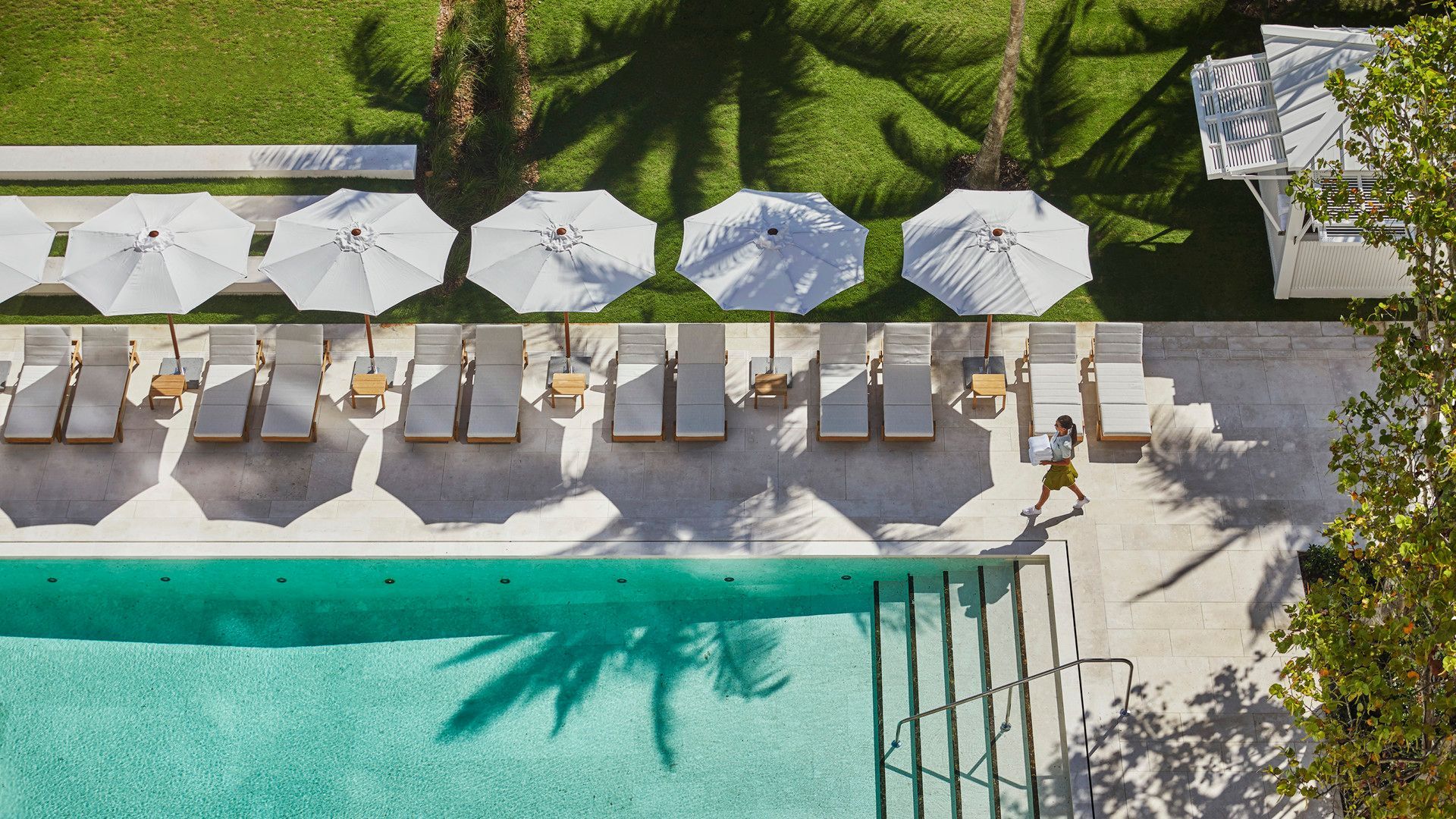 Oceanfront suites and modern interiors at Four Seasons Hotel at The Surf Club in Surfside, a top five-star luxury beachfront hotel in Miami for 2026.