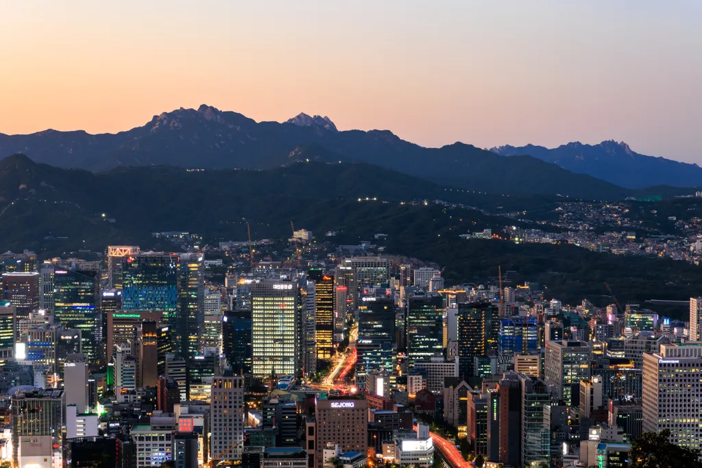Luxury five-star hotels in Seoul South Korea featuring skyline views near Gangnam and the Han River, highlighting Seoul’s top luxury and 5-star hotels for discerning travelers